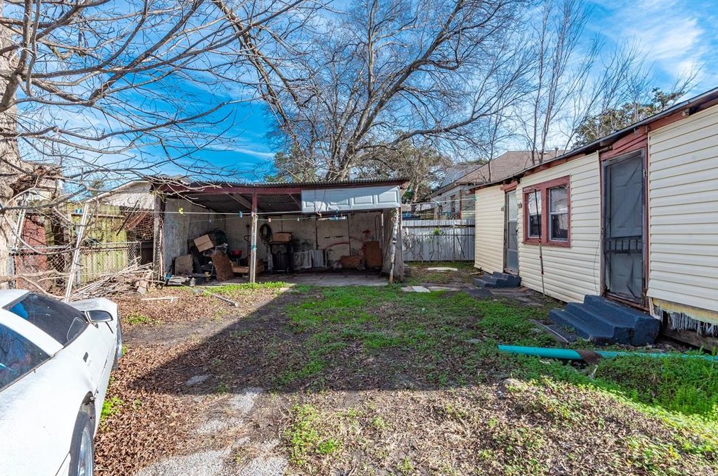 320 Eastwood St, Houston TX  77021-4218 exterior