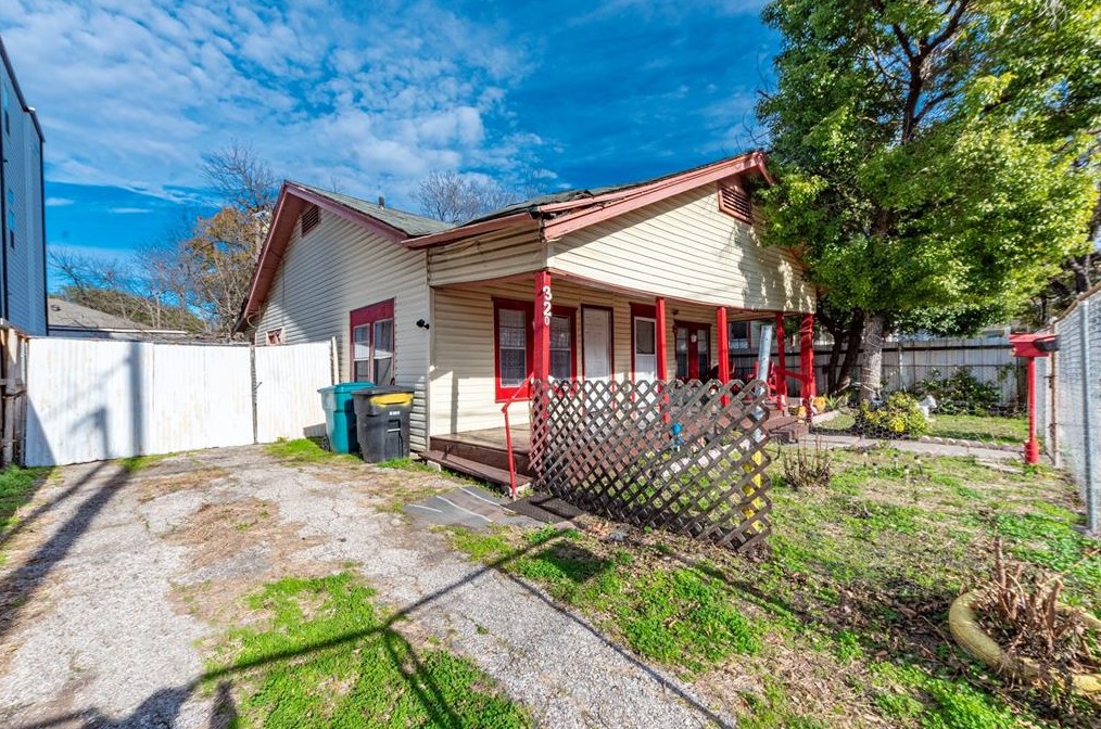 320 Eastwood St, Houston TX  77021-4218 exterior