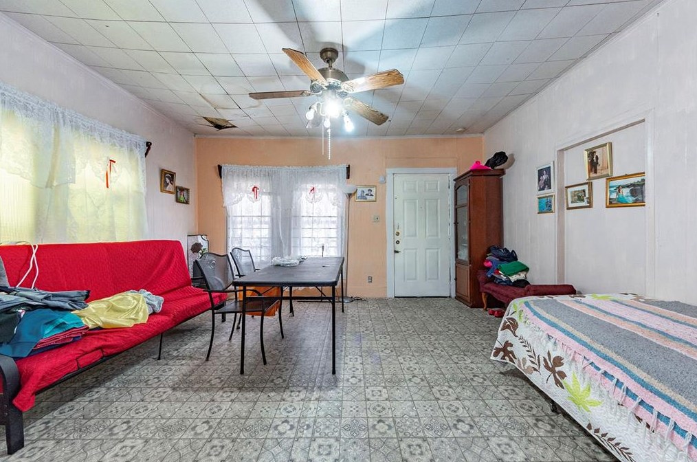 320 Eastwood St, Houston TX  77021-4218 exterior