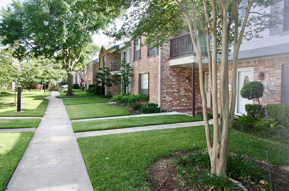 14226 Misty Meadow Ln, Houston TX  77079-3181 exterior