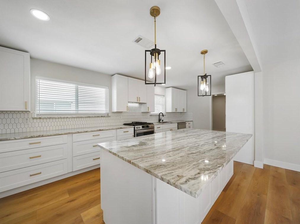 2807 Quincannon Ln, Houston TX 77043-1202 exterior