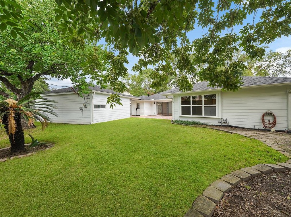 2807 Quincannon Ln, Houston TX 77043-1202 exterior