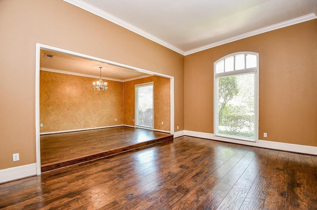 10819 Holly Springs Dr, Houston TX  77042-1308 exterior