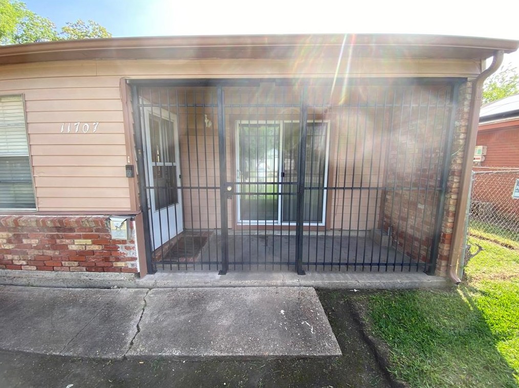 11707 Duane St, Houston TX  77047-1818 exterior