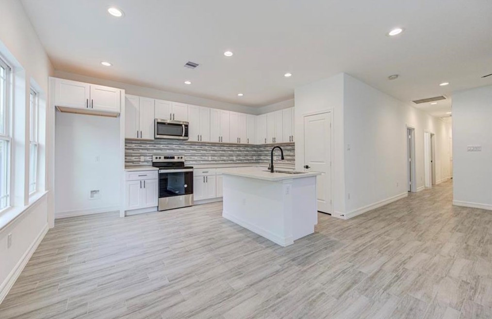 5430 Heron Dr, Houston TX  77033-3128 exterior