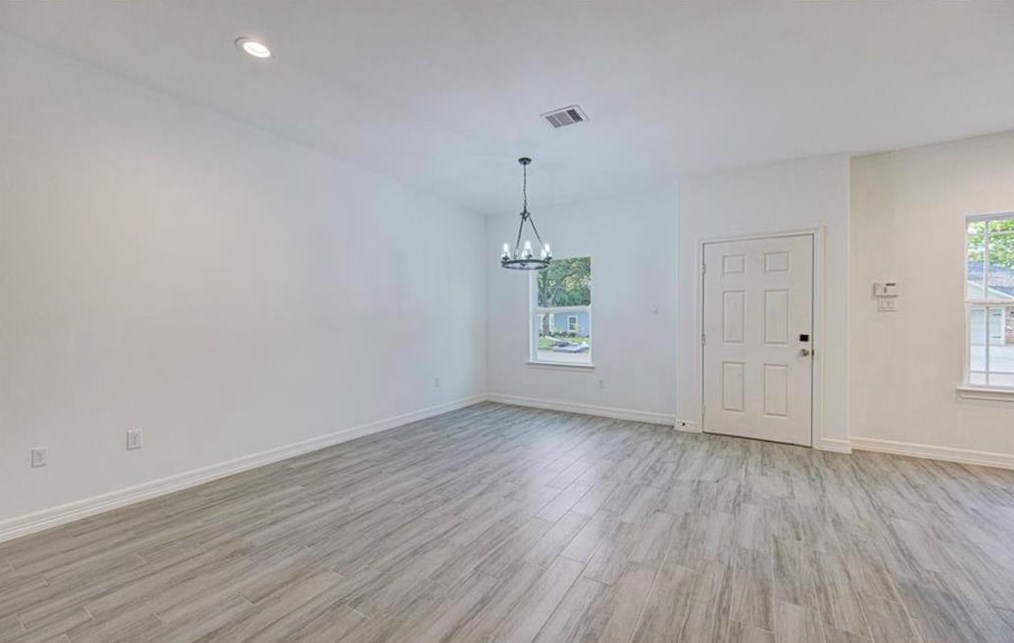 5430 Heron Dr, Houston TX  77033-3128 exterior