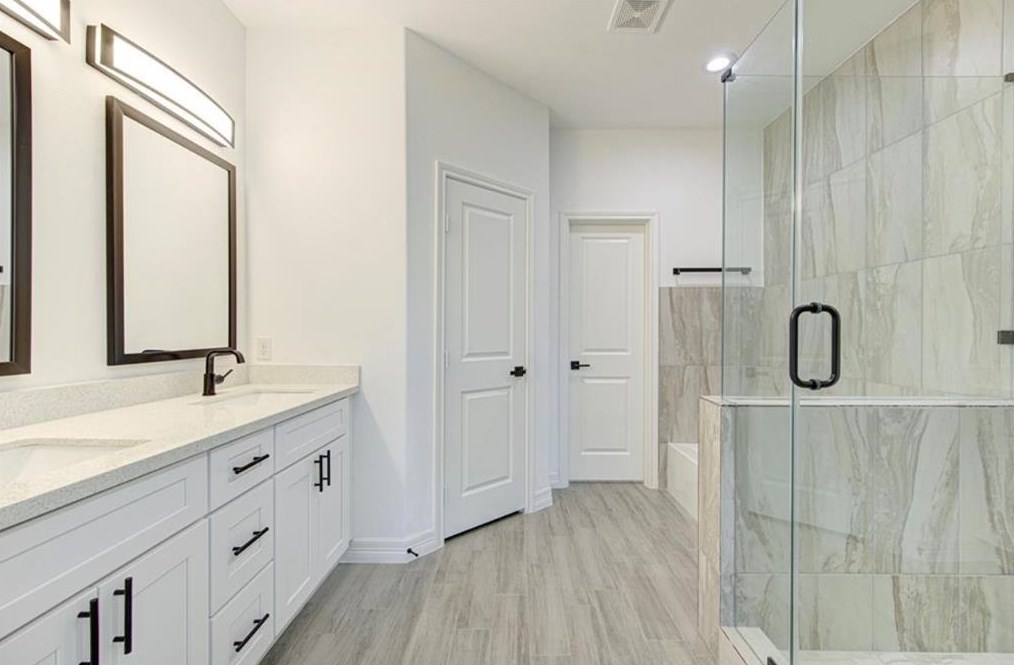 5430 Heron Dr, Houston TX  77033-3128 exterior