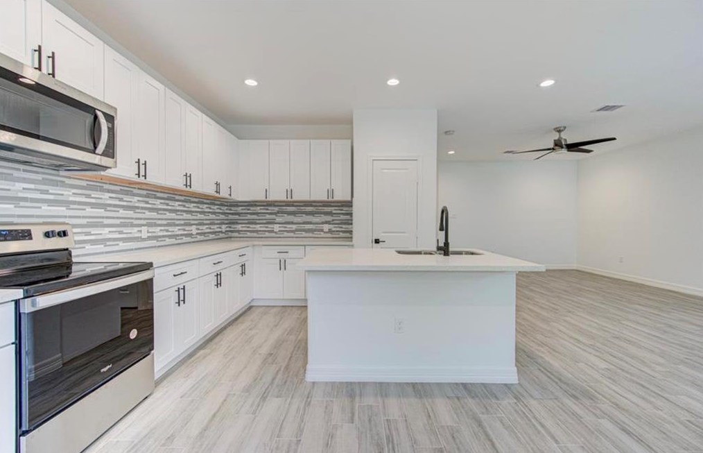 5430 Heron Dr, Houston TX  77033-3128 exterior
