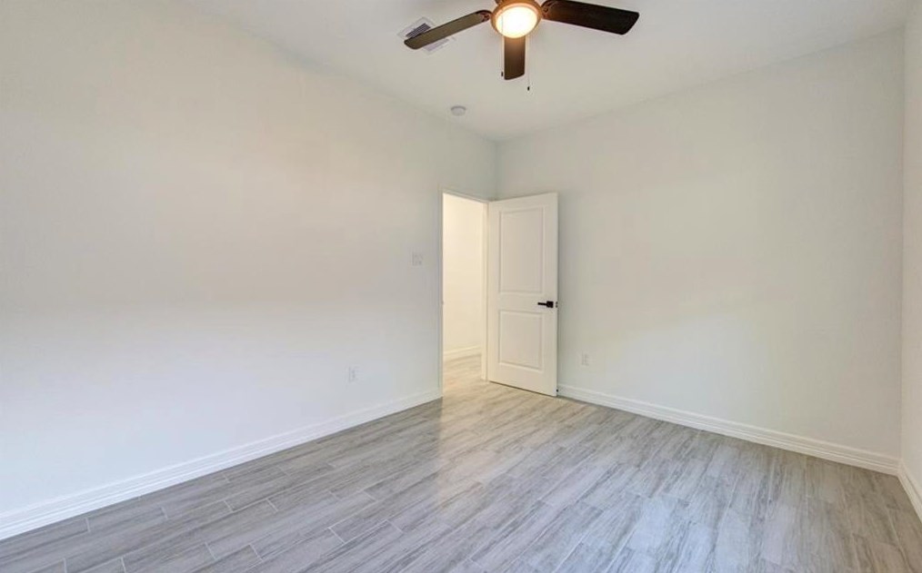 5430 Heron Dr, Houston TX  77033-3128 exterior