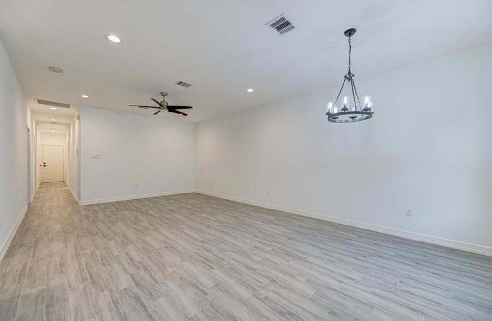 5430 Heron Dr, Houston TX  77033-3128 exterior
