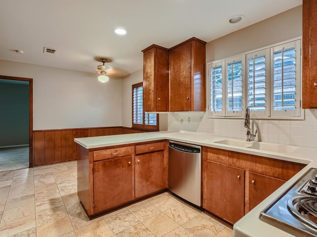 5510 Braesvalley Dr, Houston TX  77096-2911 exterior
