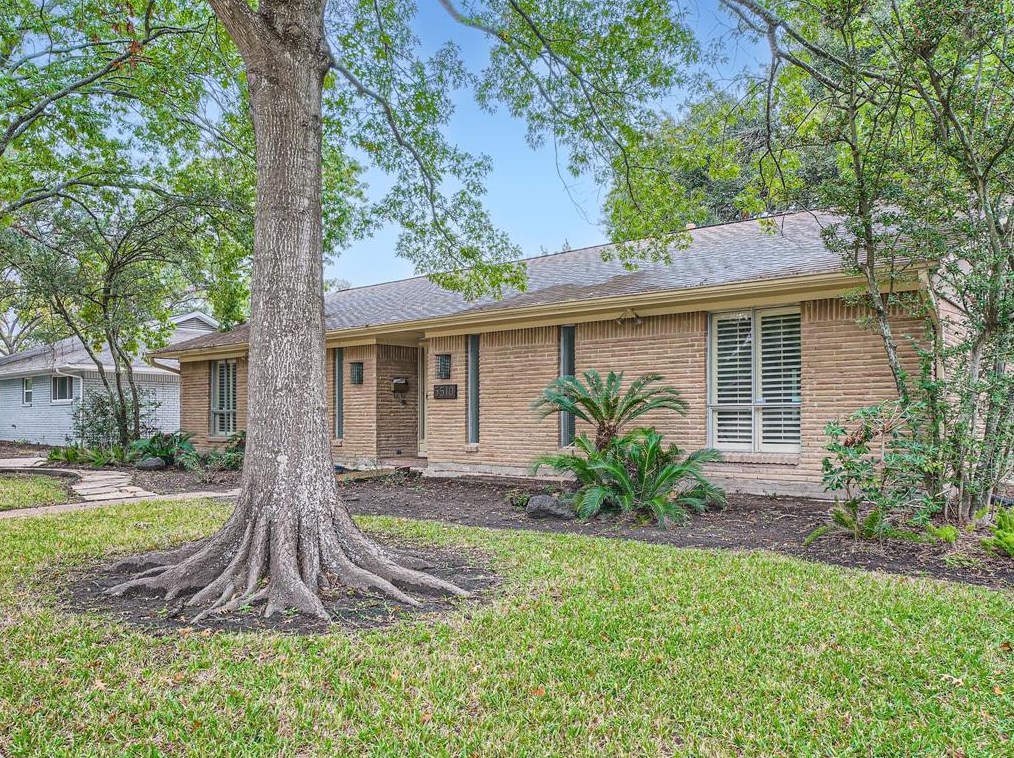 5510 Braesvalley Dr, Houston TX  77096-3002 exterior