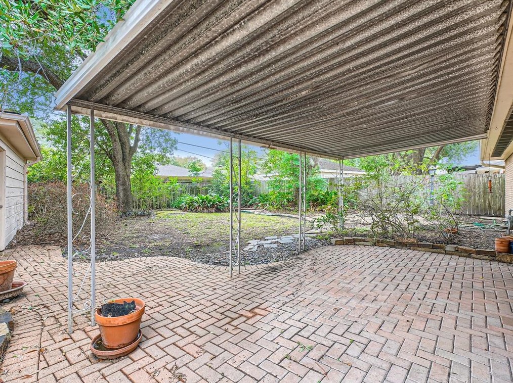 5510 Braesvalley Dr, Houston TX  77096-2911 exterior