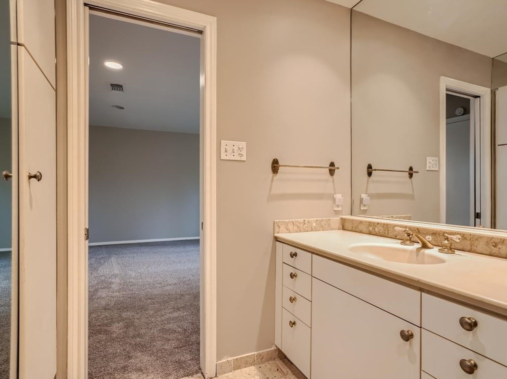 5510 Braesvalley Dr, Houston TX  77096-2911 exterior
