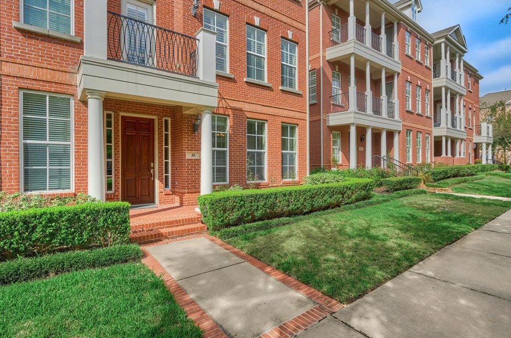 39 Islewood Blvd, Spring TX  77380-2859 exterior
