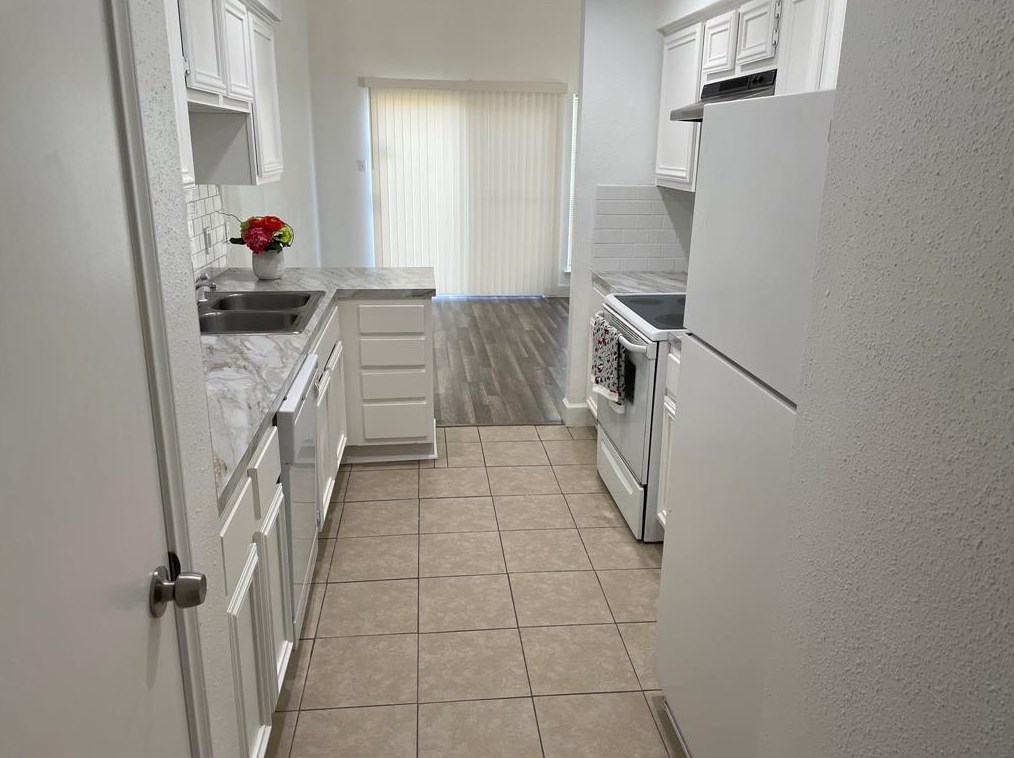 11606 Riderwood Dr, Houston TX  77099-1556 exterior