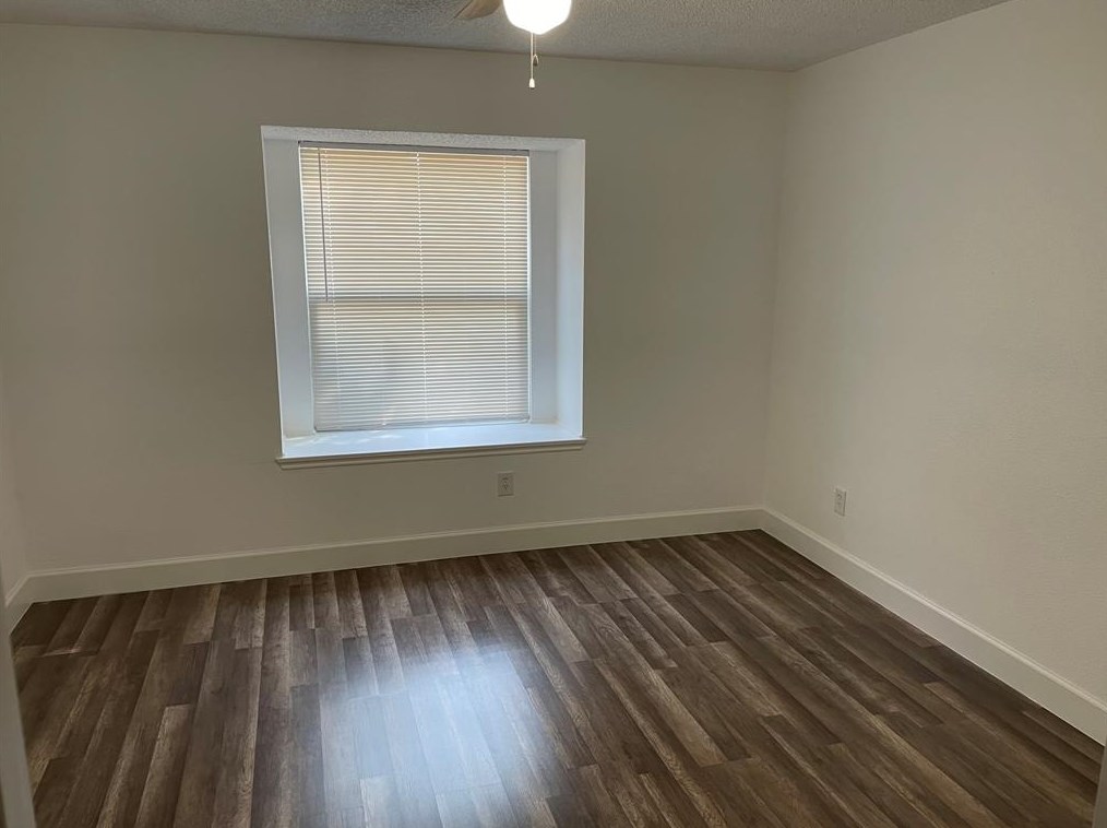 11606 Riderwood Dr, Houston TX  77099-1556 exterior