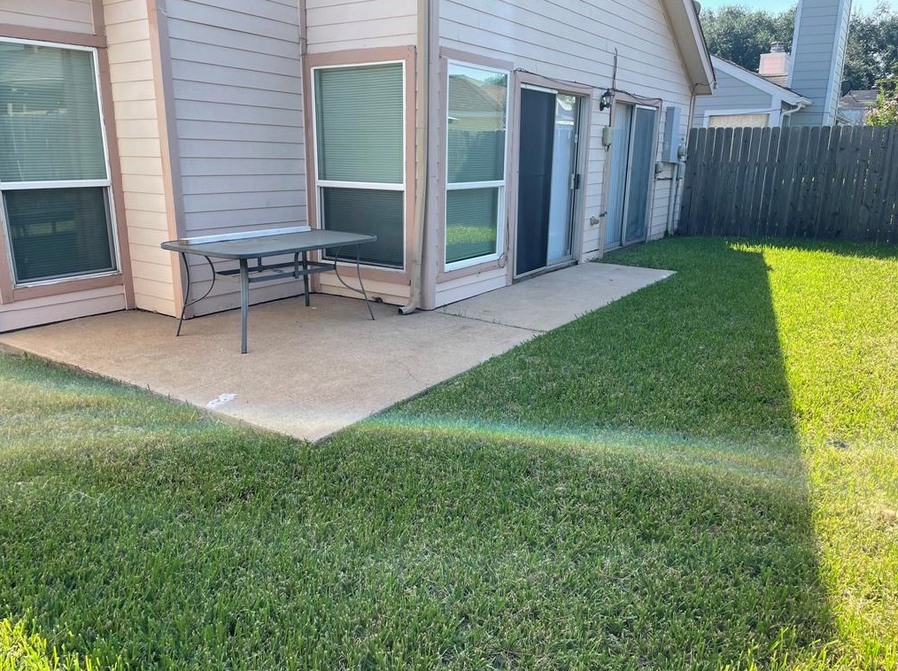 11606 Riderwood Dr, Houston TX  77099-1556 exterior