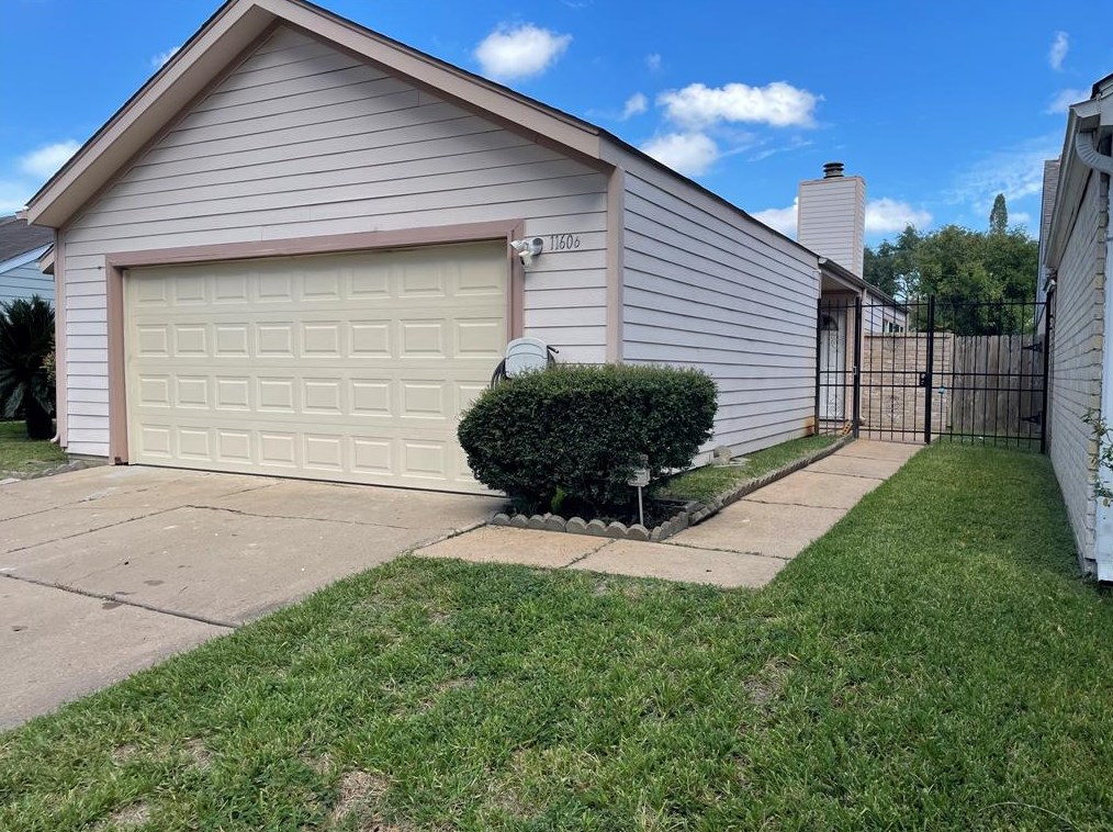 11606 Riderwood Dr, Houston TX  77099-1556 exterior