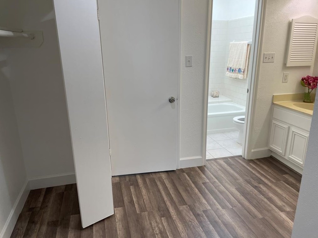 11606 Riderwood Dr, Houston TX  77099-1556 exterior