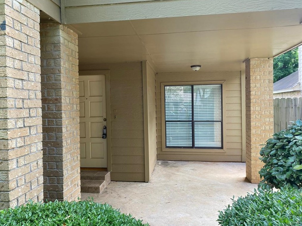 2115 Creekshire Dr, Sugar Land TX  77478-5201 exterior