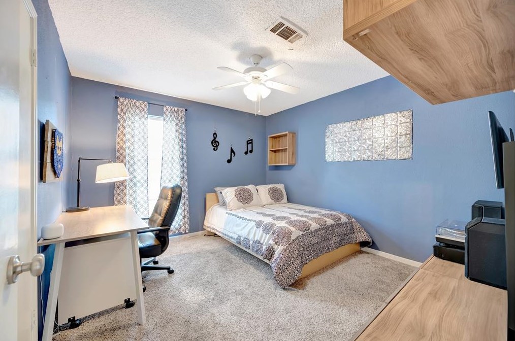 16335 Havenhurst Dr, Houston TX  77059-5306 exterior
