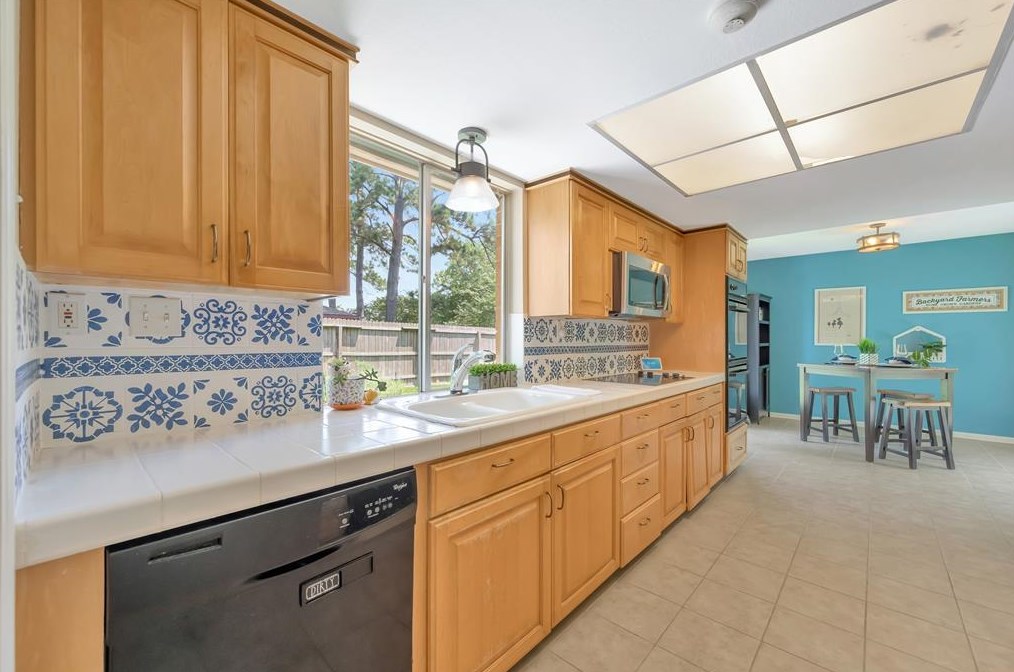16335 Havenhurst Dr, Houston TX  77059-5306 exterior