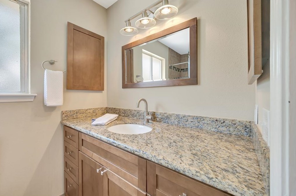 16335 Havenhurst Dr, Houston TX  77059-5306 exterior