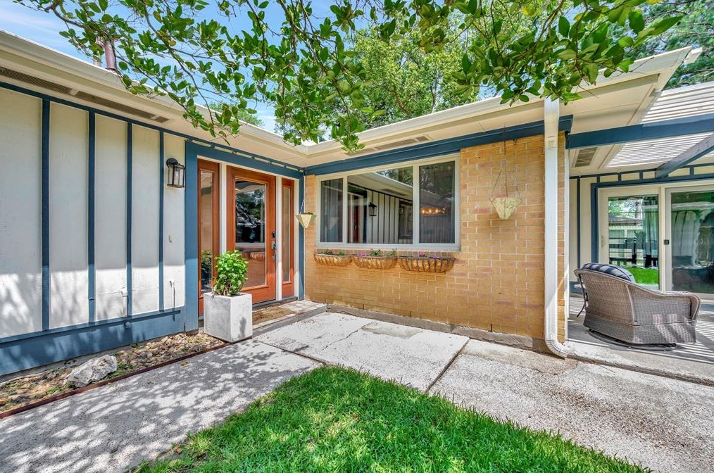 16335 Havenhurst Dr, Houston TX  77059-5306 exterior