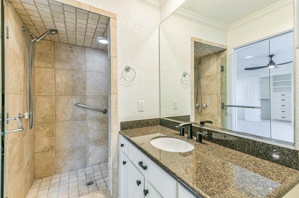 18502 Upper Bay Rd, Houston TX  77058-4230 exterior