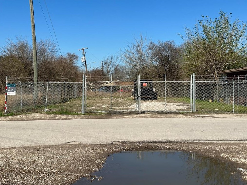 301 Mascot St, Houston TX  77029-4735 exterior