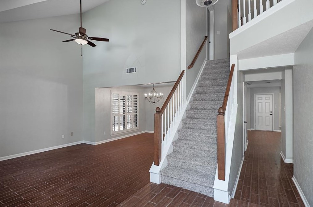 19 Village Knoll Pl, Spring TX  77381-4419 exterior