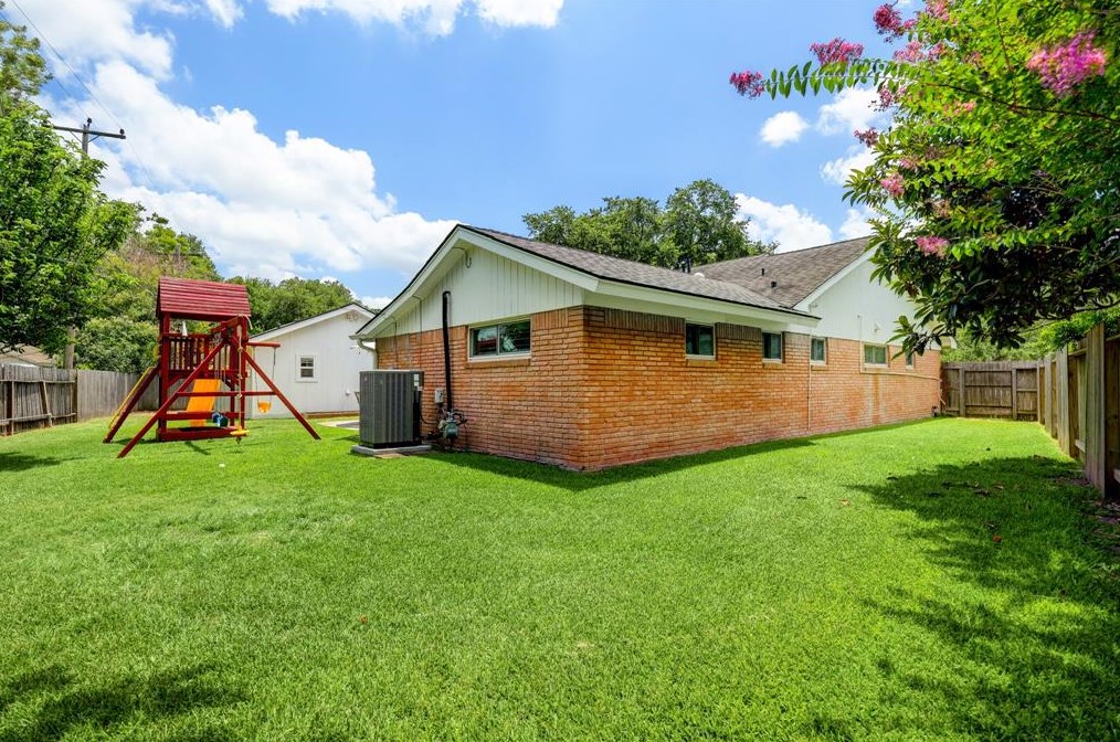 3618 Cloverdale St, Houston TX  77025-4104 exterior