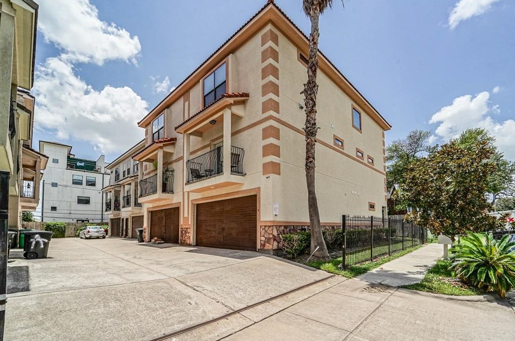 2540 Prospect St, Houston TX  77004-7432 exterior