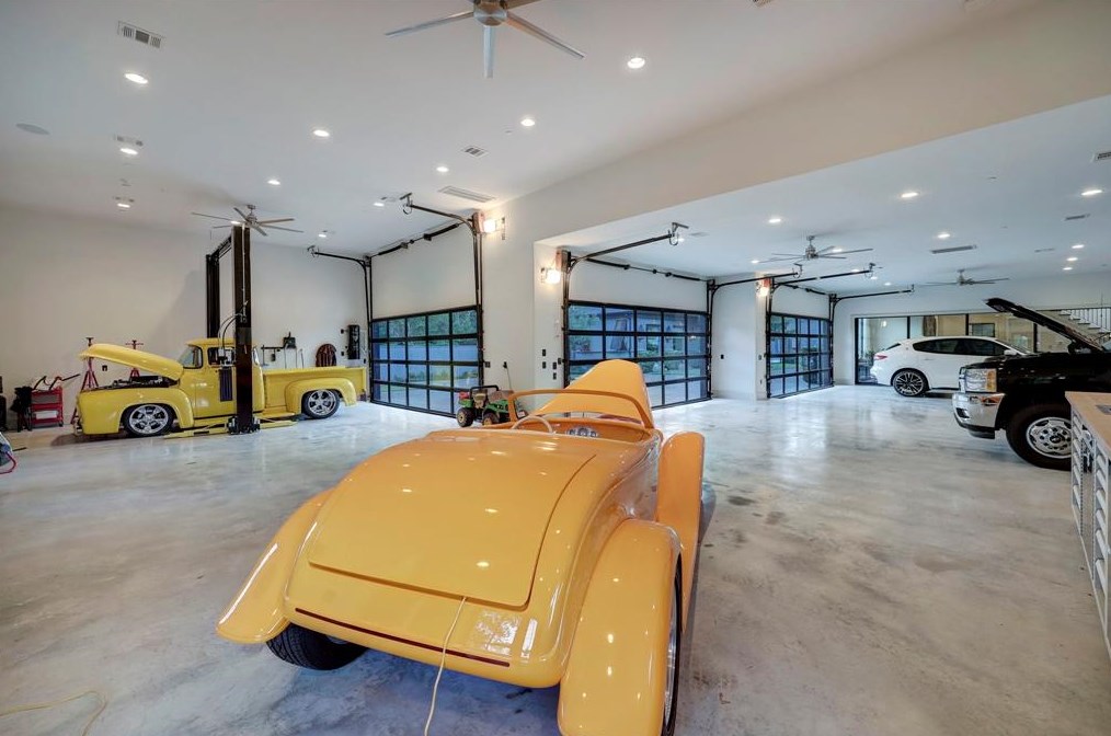 209 Bryn Mawr Cir, Houston TX  exterior