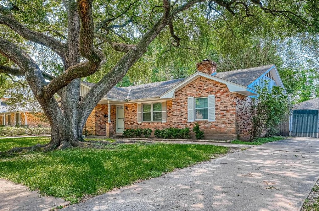 8015 Edgemoor Dr, Houston TX  77036-5603 exterior