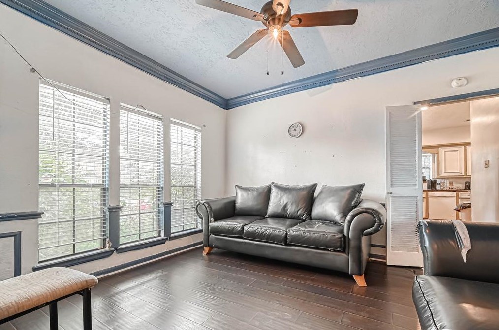 17307 Ponderosa Pne Dr, Houston TX  77090-2057 exterior
