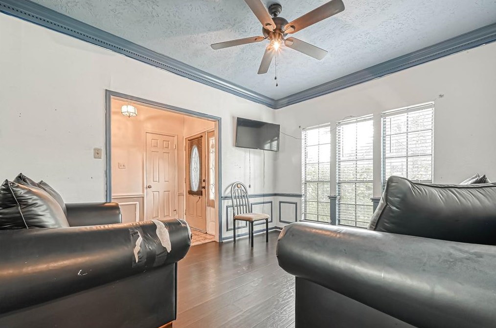 17307 Ponderosa Pne Dr, Houston TX  77090-2057 exterior