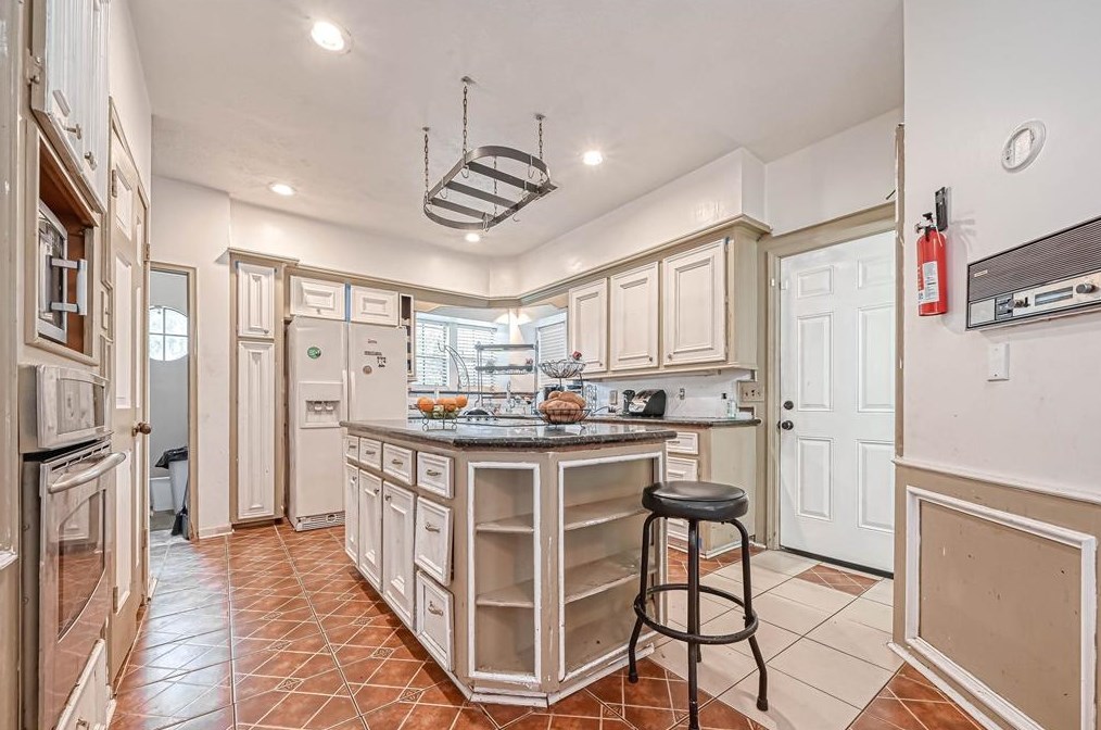 17307 Ponderosa Pne Dr, Houston TX  77090-2057 exterior