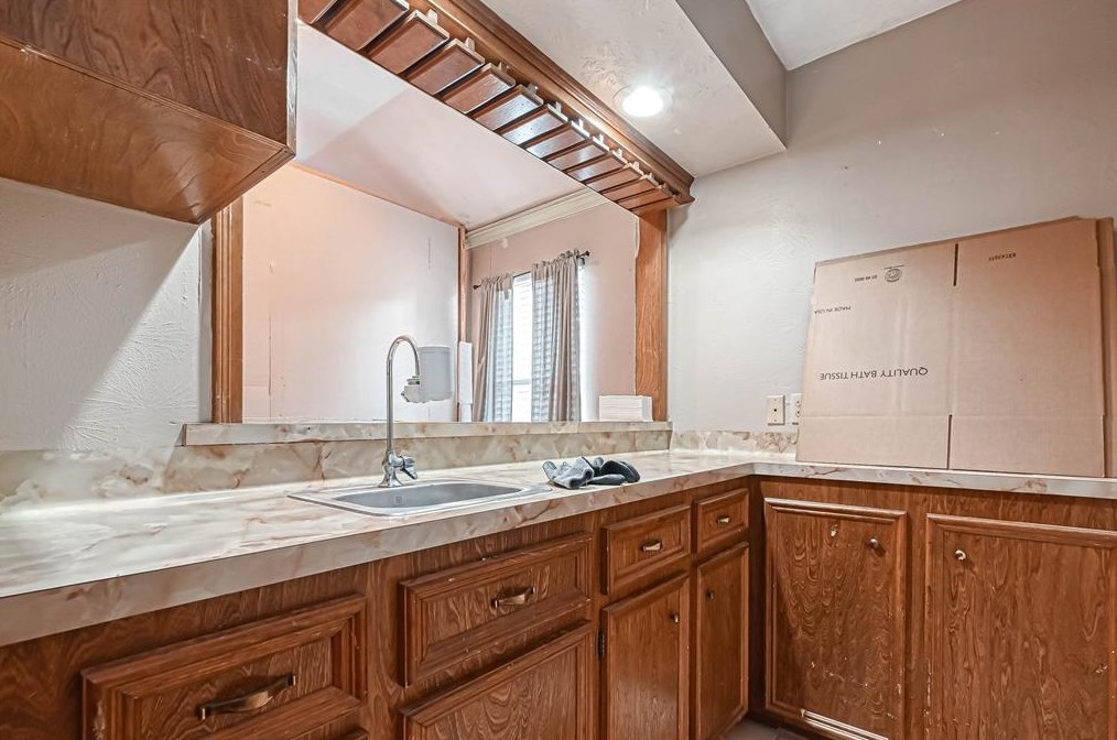 17307 Ponderosa Pne Dr, Houston TX  77090-2057 exterior