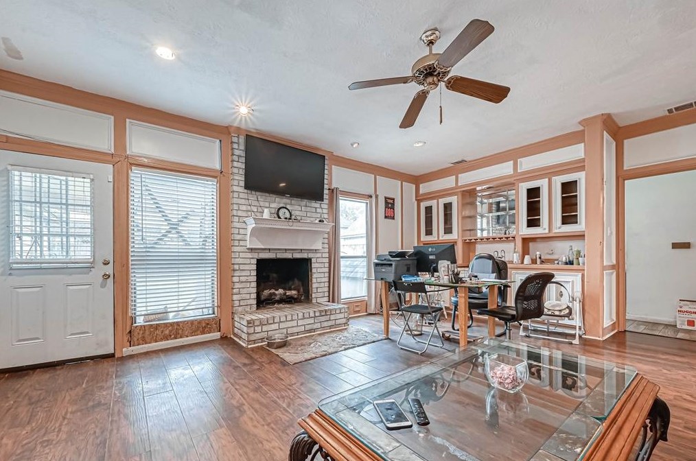 17307 Ponderosa Pne Dr, Houston TX  77090-2057 exterior