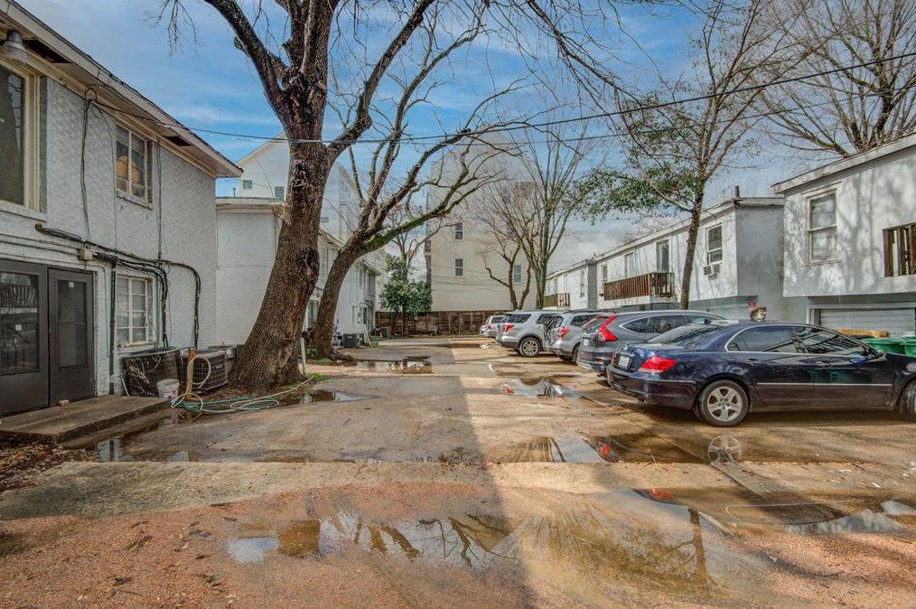 1824 Main St, Houston TX  77098-3547 exterior