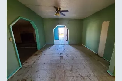 306 E Ida Avenue, Electra, TX 76360 - Photo 5