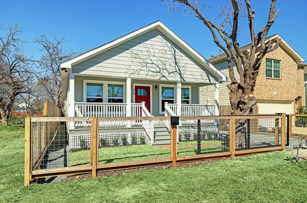 919 37th St, Houston TX  77022-5027 exterior