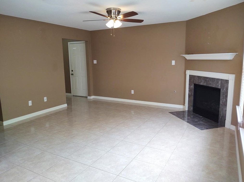 10802 Meadow Walk Ln, Houston TX  77067-3784 exterior