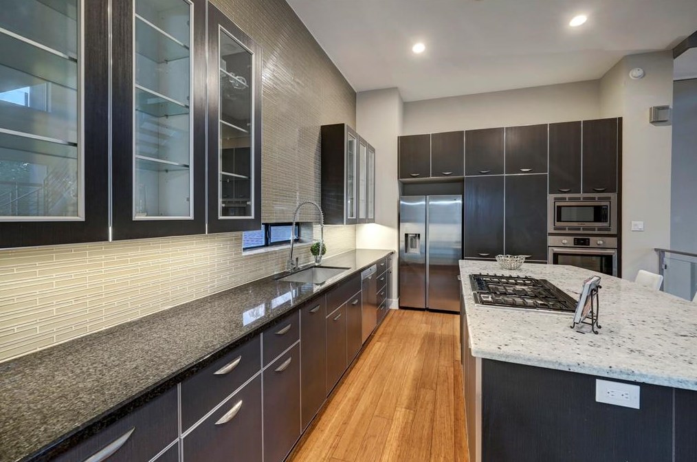 1411 Hickory St, Houston TX  77007-7733 exterior