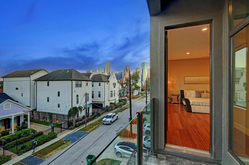 1411 Hickory St, Houston TX  77007-7733 exterior