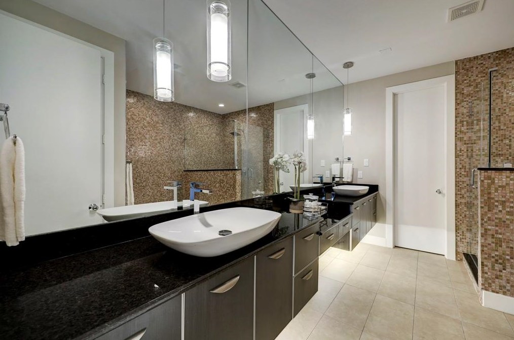 1411 Hickory St, Houston TX  77007-7733 exterior