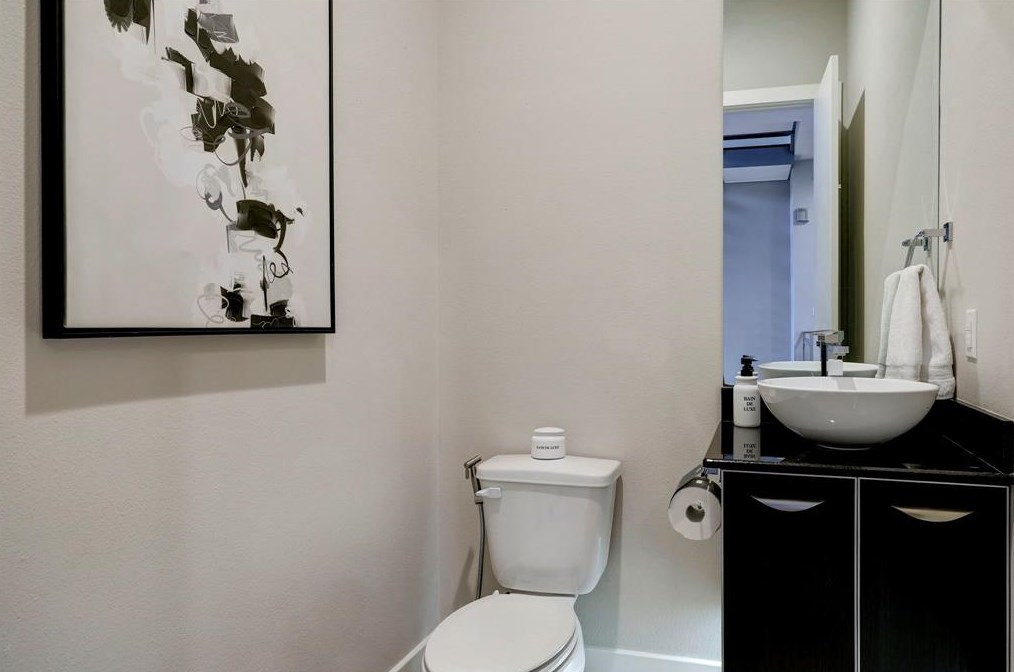 1411 Hickory St, Houston TX  77007-7733 exterior