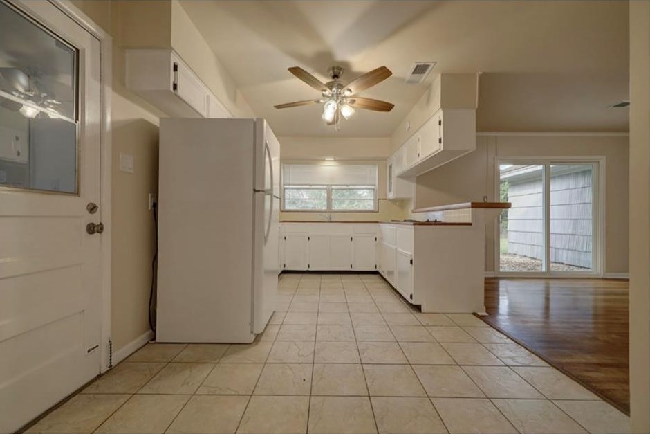 4734 Kingfisher Dr, Houston TX  77035-4920 exterior